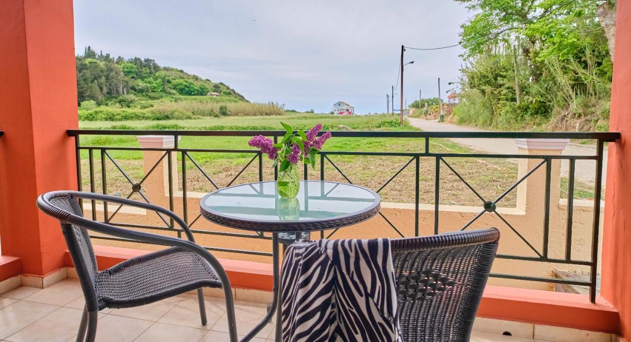 Logas Beach Studios Peroulades  Exterior foto