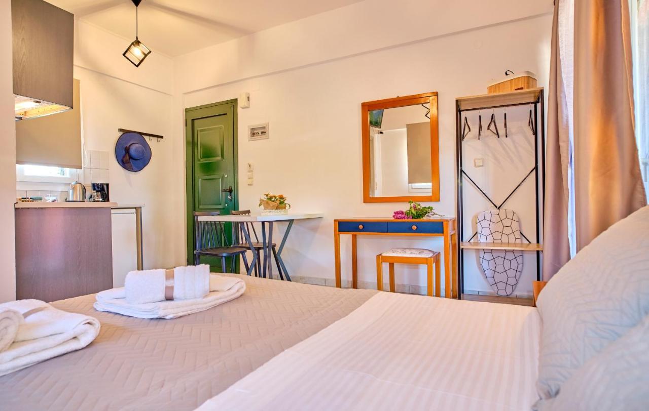 Logas Beach Studios Peroulades  Exterior foto