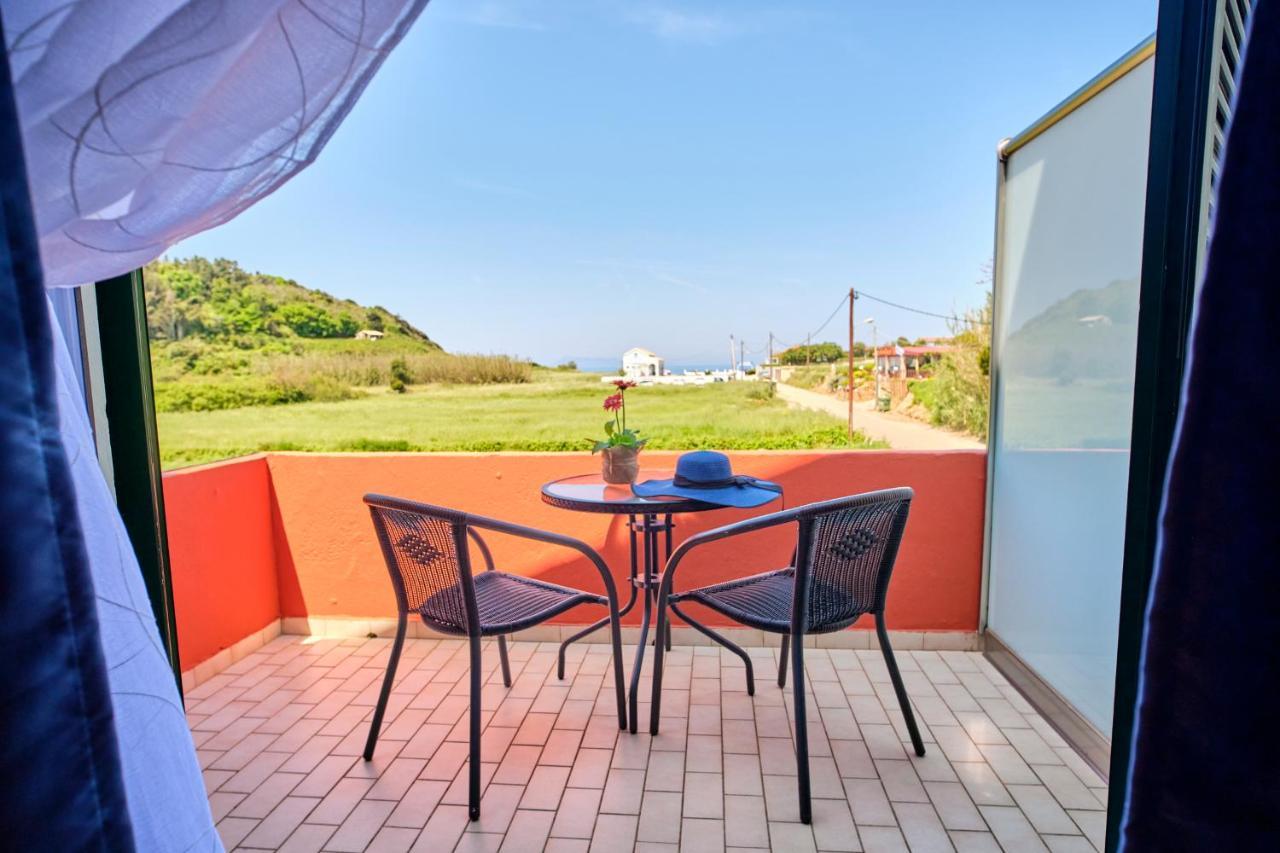 Logas Beach Studios Peroulades  Exterior foto