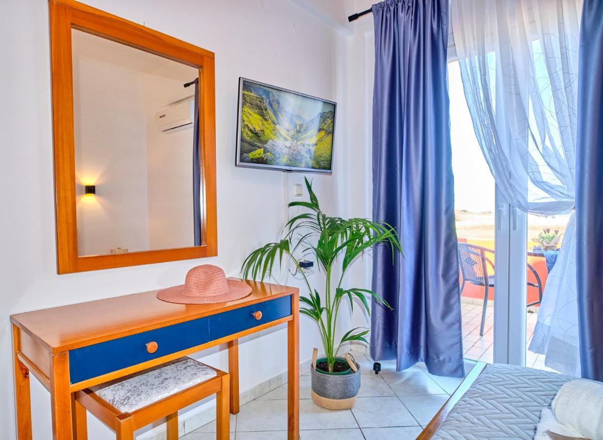 Logas Beach Studios Peroulades  Exterior foto