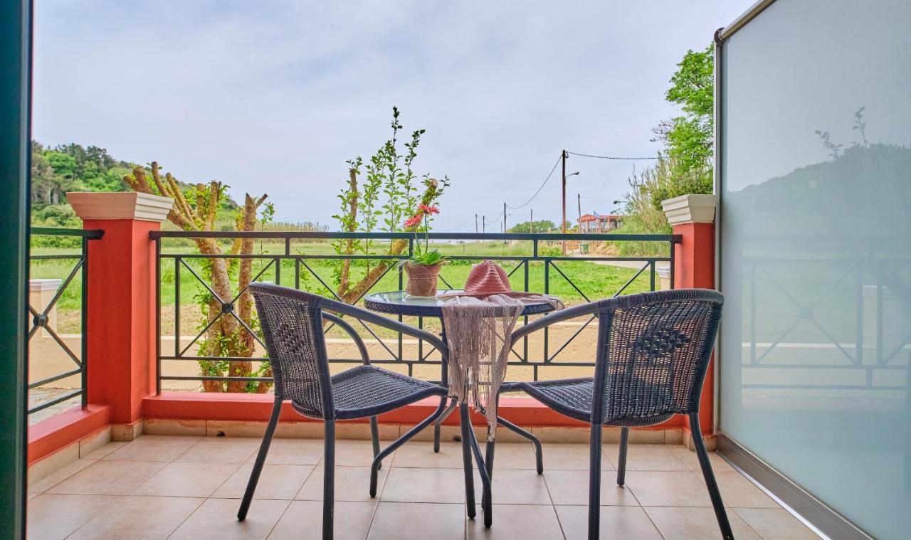 Logas Beach Studios Peroulades  Exterior foto